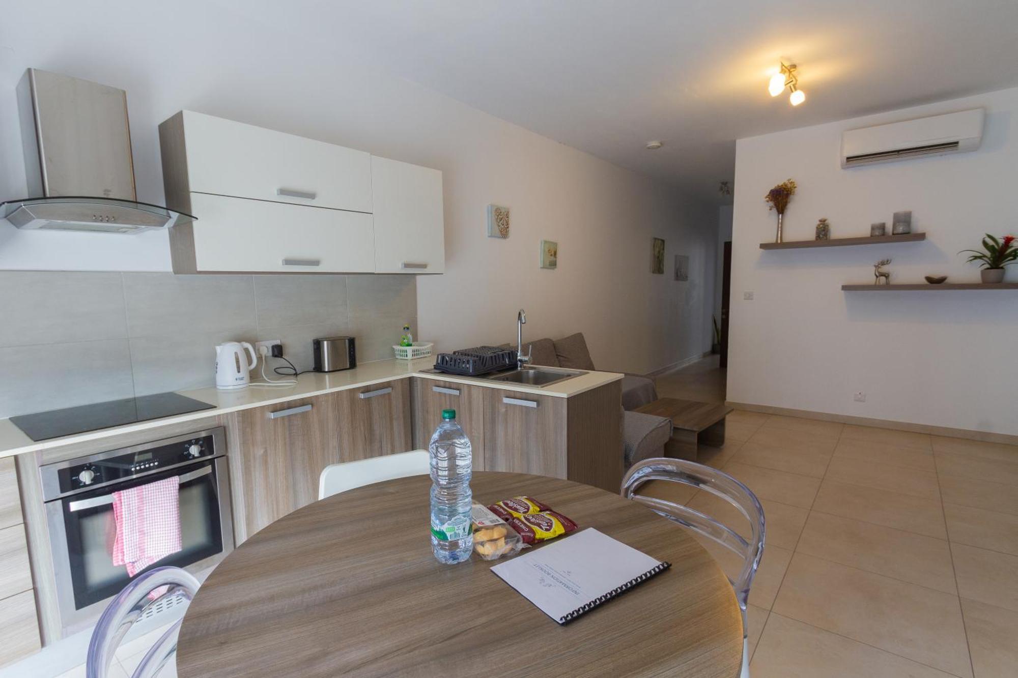 Modern & Central 2 Bedroom & 2 Bathrooms Apartment Мсіда Екстер'єр фото
